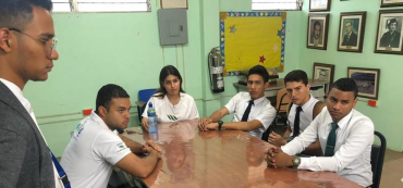 Voluntarios apoyan Torneo de Debate en el Colegio Elena Ch. de Pinate