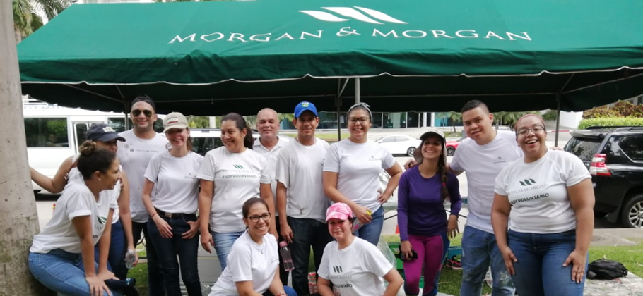 Voluntarios de Morgan & Morgan y MMG Bank participaron en la Limpieza de Playas 2019